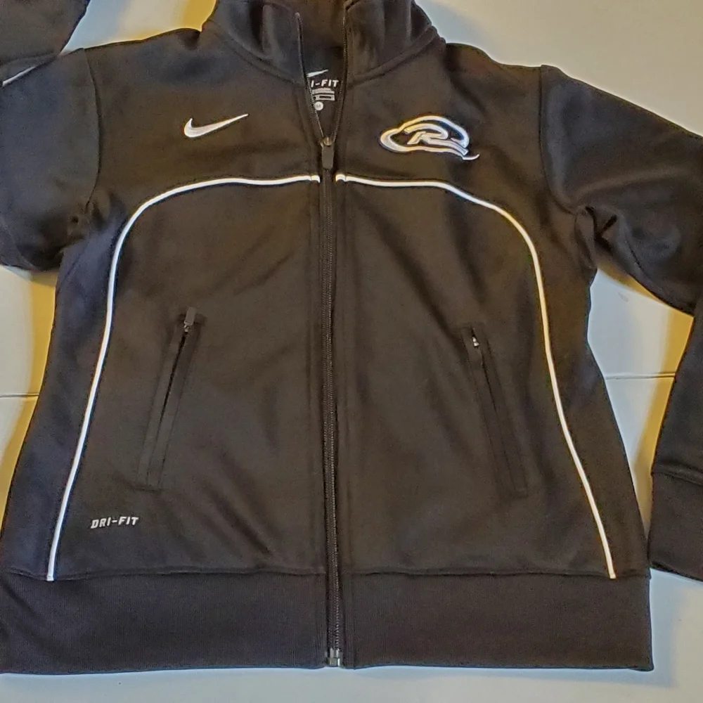 Kids Nike zip up black jacket Sz M